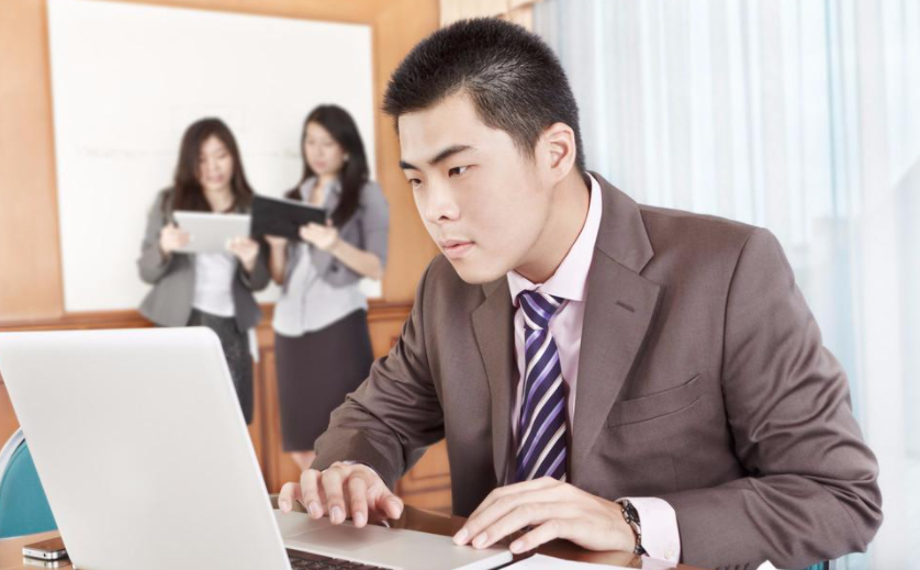 老板請(qǐng)閉嘴我讓你看看什么叫開掛